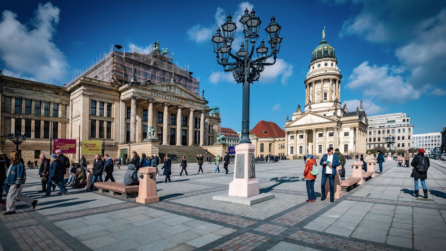 Gendarmenmarkt in Berlin: Platz zwischen Deutschem Dom, Konzerthaus und Französischem Dom