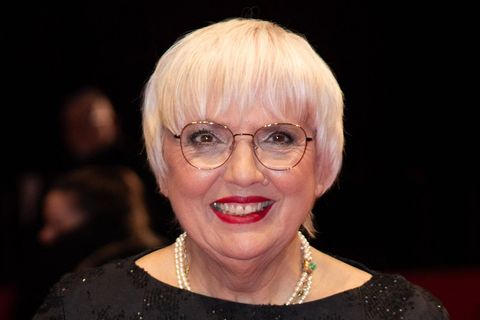 Grünen-Politikerin Claudia Roth auf dem Roten Teppich