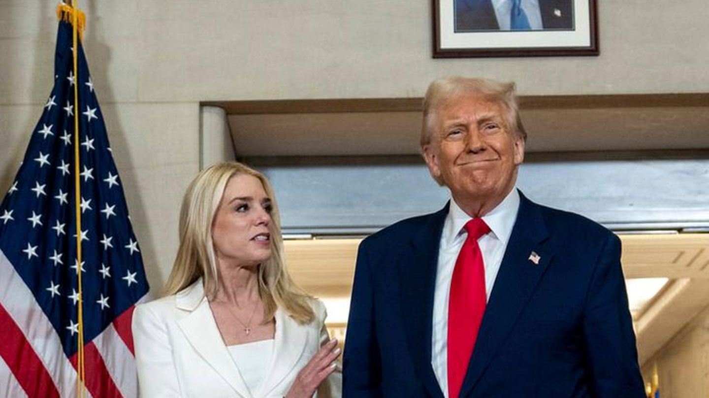 Die neue Generalstaatsanwältin Pam Bondi unterstützt US-Präsident Donald Trump