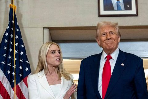 Die neue Generalstaatsanwältin Pam Bondi unterstützt US-Präsident Donald Trump