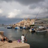 Ein Fischer im Hafen von Jaffa