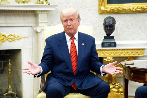 Fühlt sich wohl in goldener Pracht: US-Präsident Donald Trump im Oval Office
