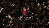 Während Purim wird das Buch der Esther aus der Bibel gelesen