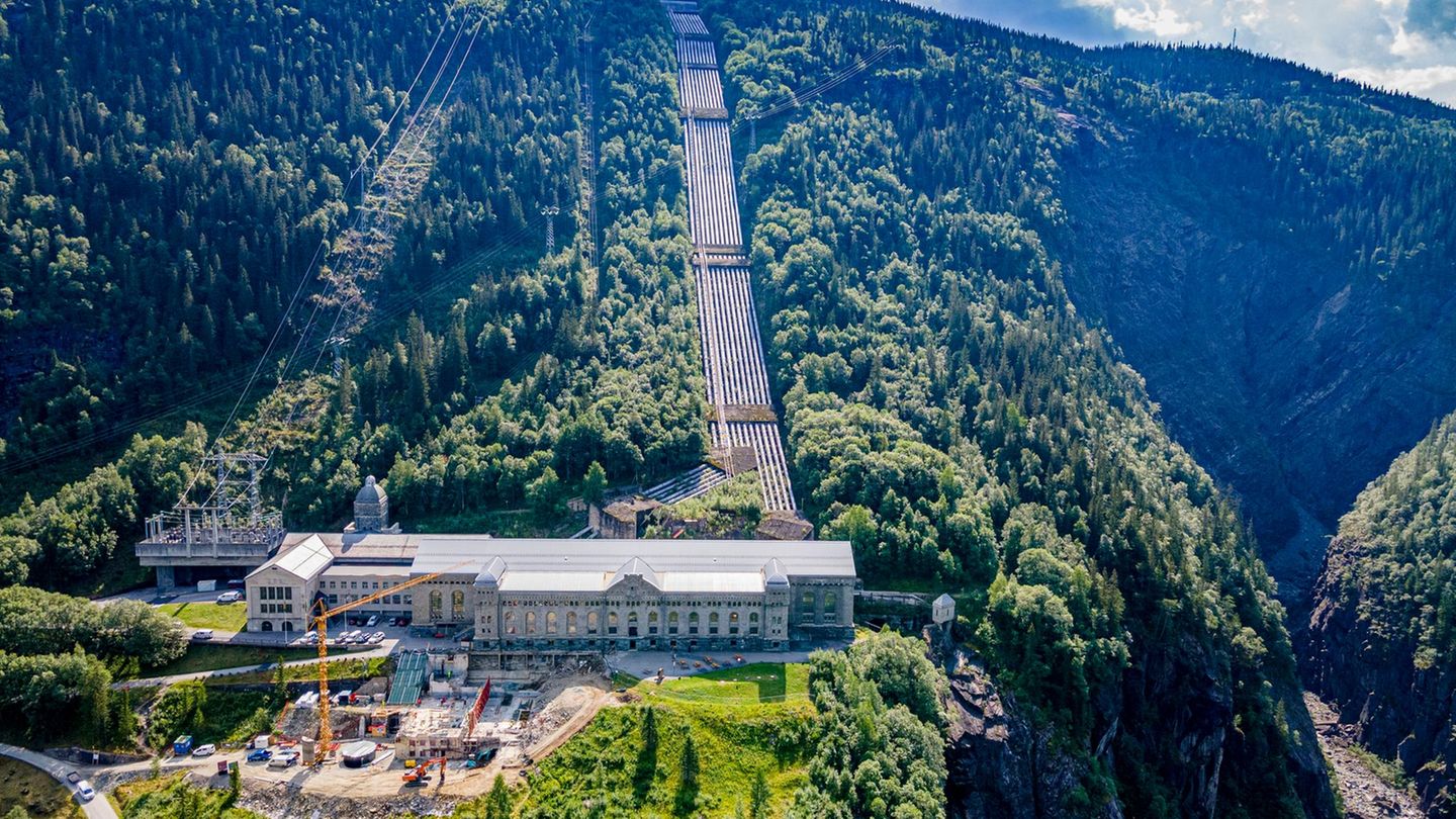 Auf dem Foto ist das historische Wasserkraftwerk in Telemark zu sehen, das heute zum Unesco-Weltkulturerbe gehört.