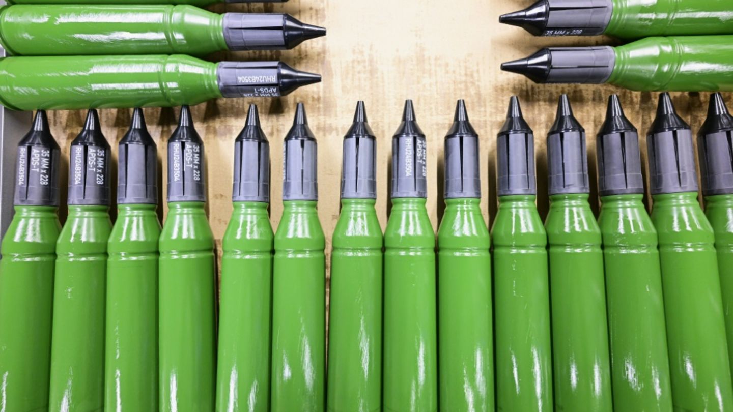 Produktion von Artilleriemunition bei Rheinmetall