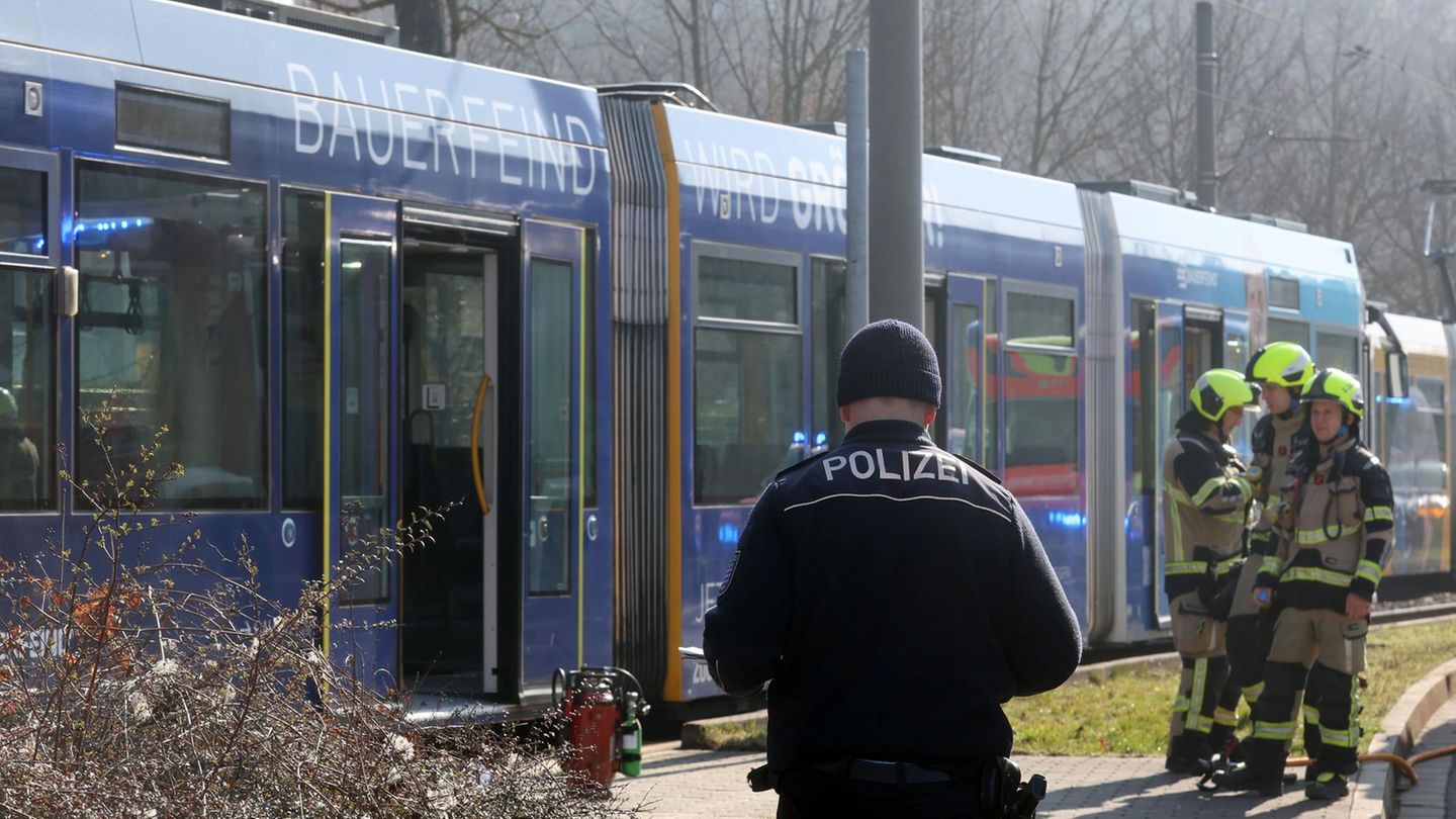 Straßenbahn von außen: Nach mutmaßlichem versuchtem Femizid in Gera Straßenbahn von außen: Nach mutmaßlichem versuchtem Femizid in Gera