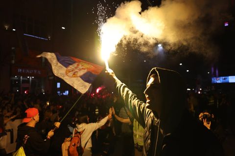 Angeblich wurde die Protestdemonstration in Belgrad durch eine Schallkanone aufgelöst