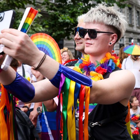 Im Sommer 2024 durfte in Budapest in Ungarn noch fröhlich und stolz in Regenbogenfarben gefeiert werden
