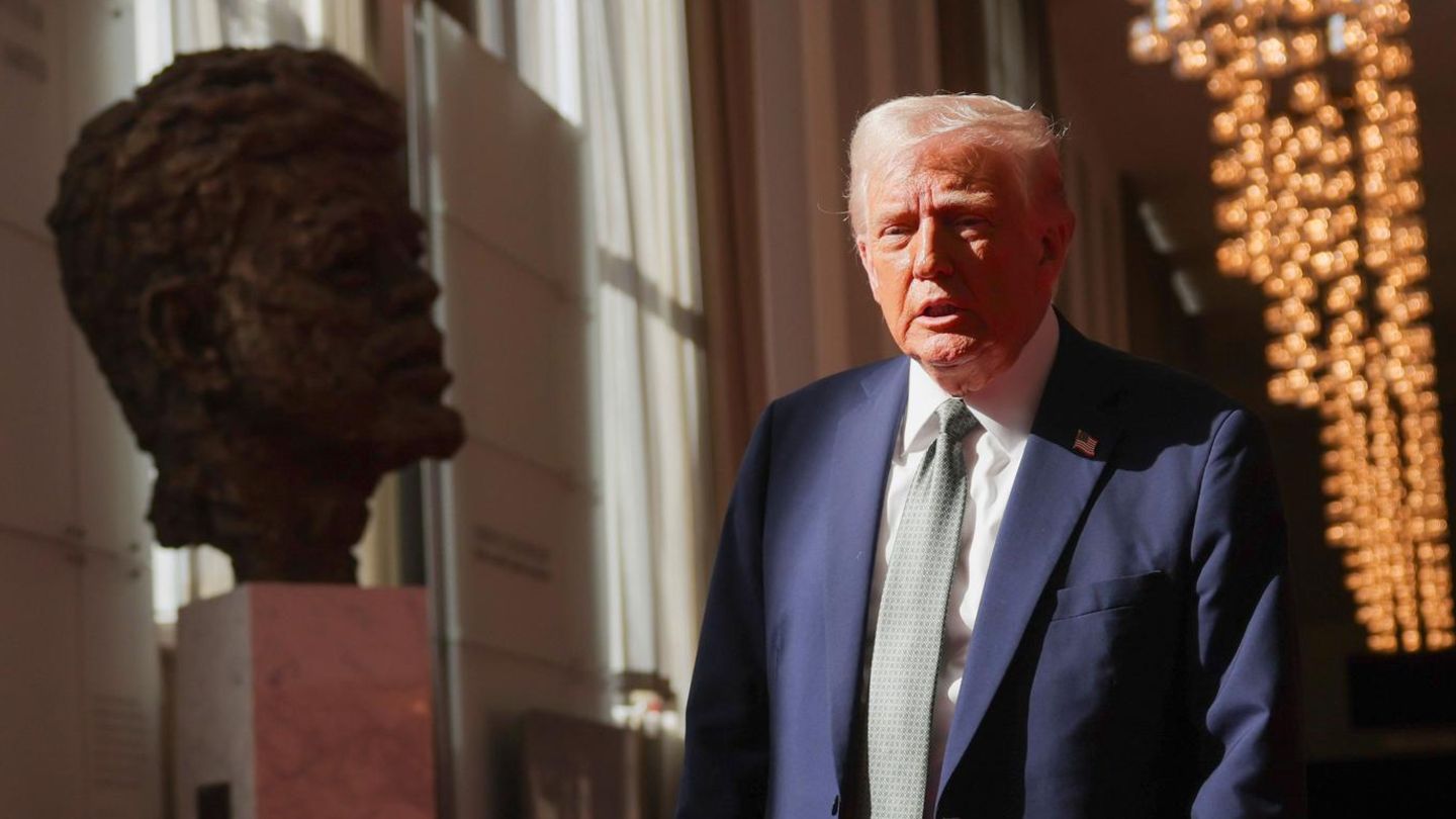 US-Präsident Donald Trump besichtigt das John F. Kennedy Center for the Performing Arts in Washington
