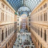 Neapel, Kampanien, Italien, Blick durch die Mittelachse der Galeria Umberto