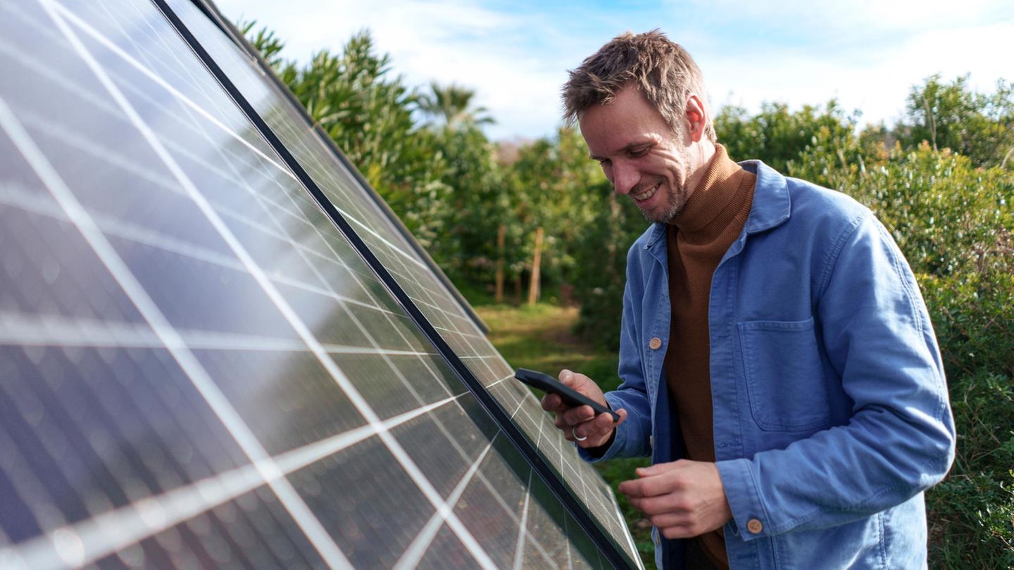 Grüne Solarenergie erzeugen: Balkonkraftwerke: Drei Modelle für den Garten, die sich lohnen