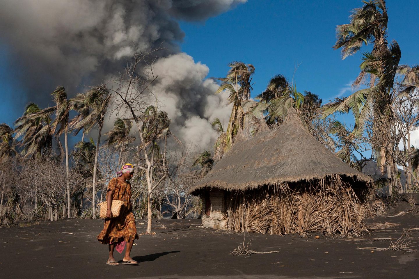 Nach dem Ausbruch Tavurvur, Papua-Neuguinea