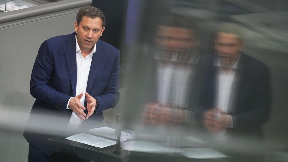 Abstimmung übers Finanzpaket: Lars Klingbeils ganze Rede im Video Abstimmung übers Finanzpaket: Lars Klingbeils ganze Rede im Video