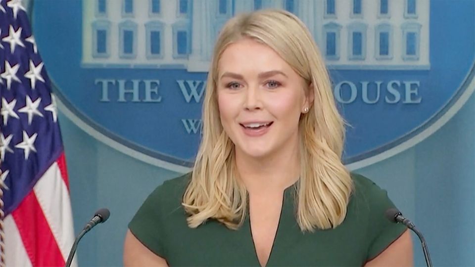 US-Regierungssprecherin sorgt für Aufsehen: Akzeptanz neuer Ukraine-Grenze? Die Pressesprecherin vom Weißen Haus hat nicht nur die Forderung nach Rückgabe der Freiheitsstatue mit kontroversen Worten zurückgewiesen, sondern auch über die Ukraine gesprochen.