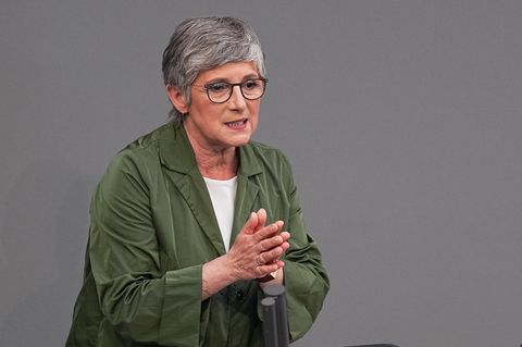 Britta Haßelmann greift Merz scharf an – ihre ganze Rede im Video