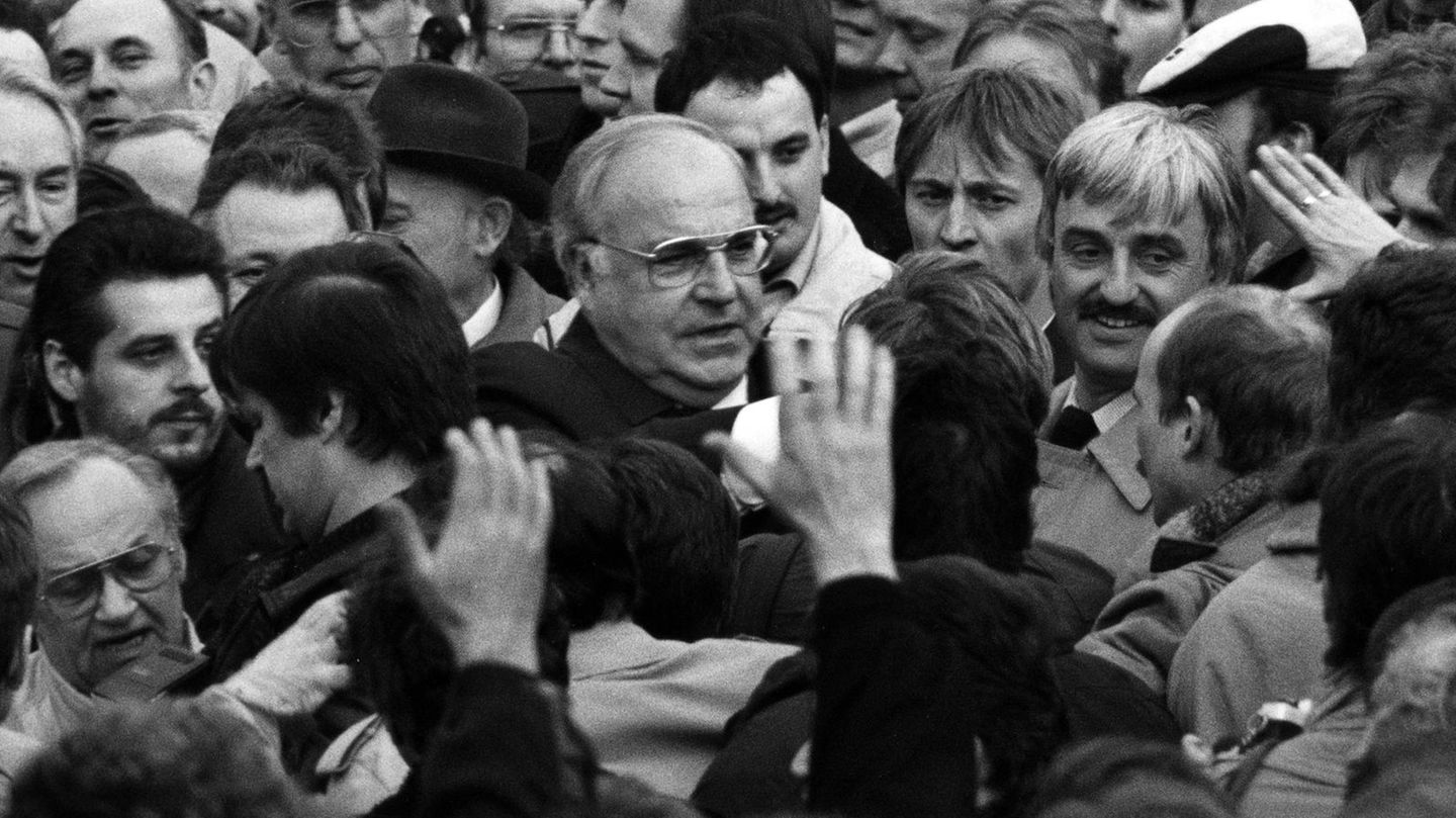 Wahlkampfhilfe in der DDR: Helmut Kohl in Leipzig