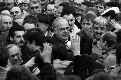 Wahlkampfhilfe in der DDR: Helmut Kohl in Leipzig