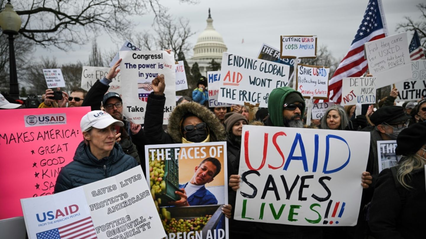 Protest gegen Kürzungen bei USAID