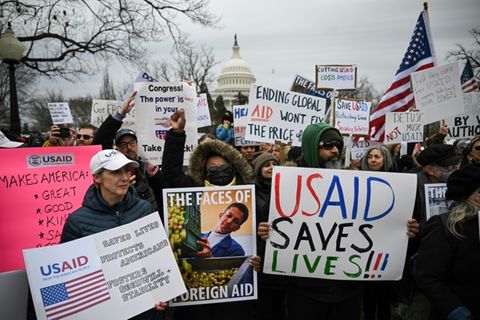 Protest gegen Kürzungen bei USAID