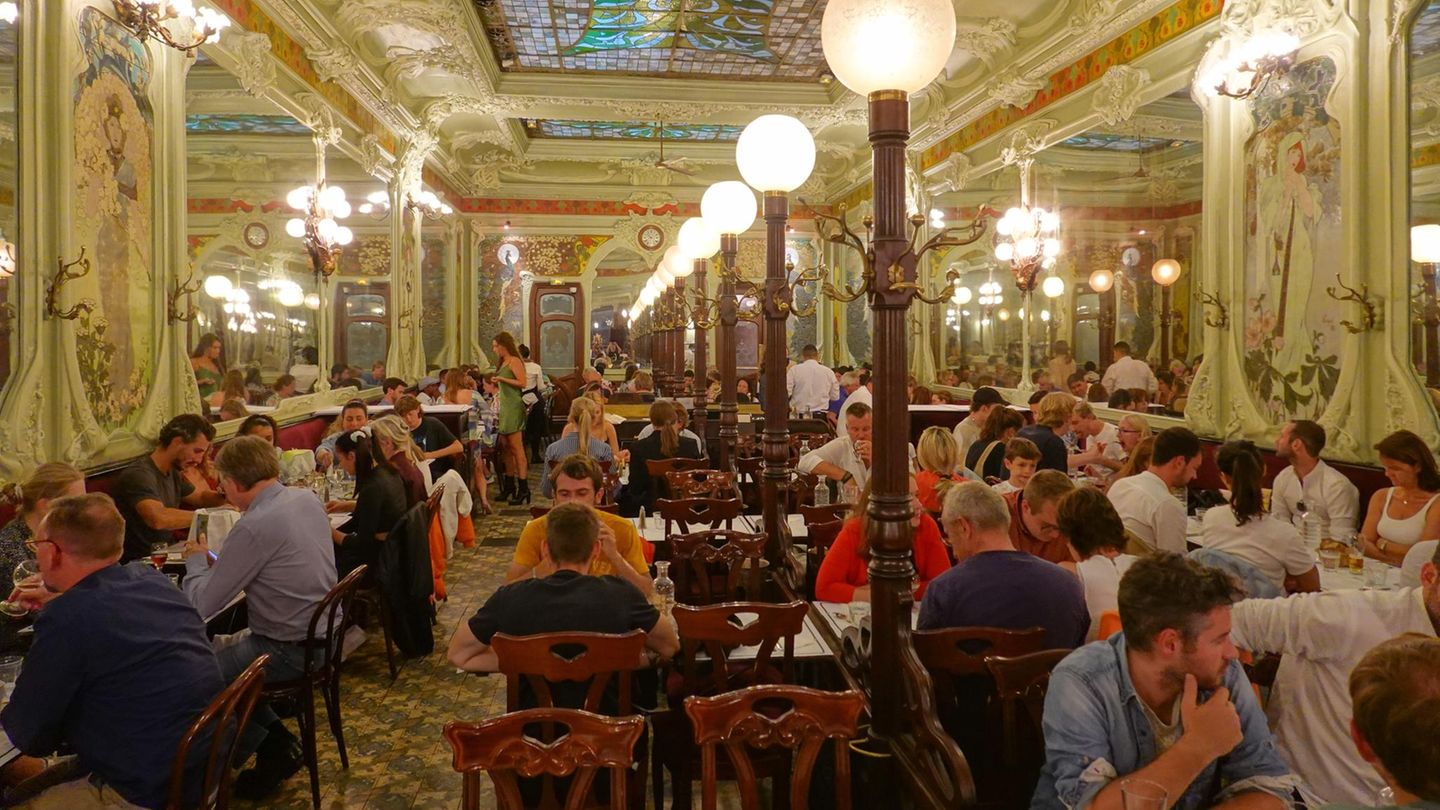 Ganz schön günstig: Bouillons  Innenraum des Restaurant Buillon Julien in Paris