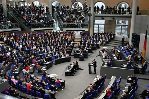 CDU-Chef Merz bei Rede im Bundestag