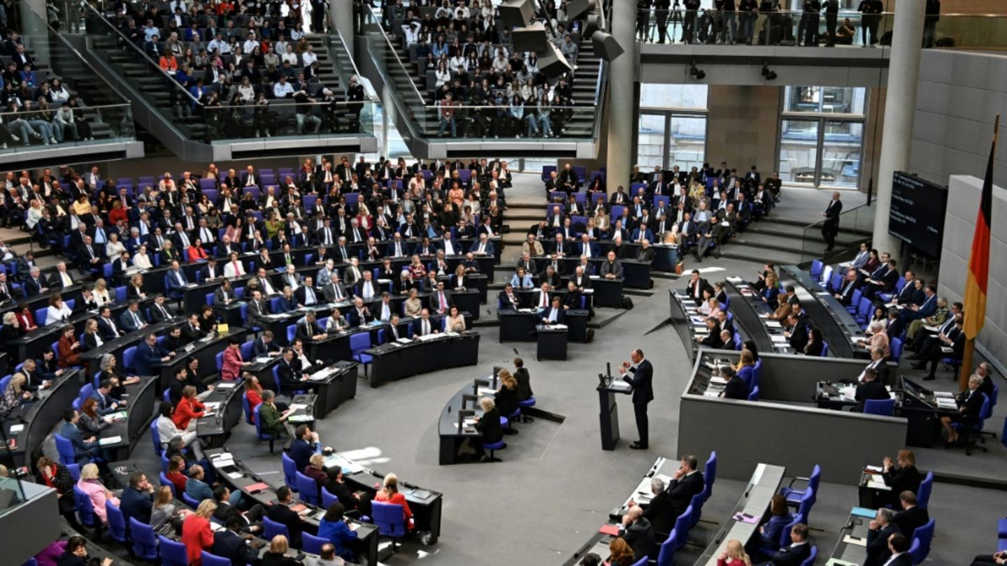 CDU-Chef Merz bei Rede im Bundestag