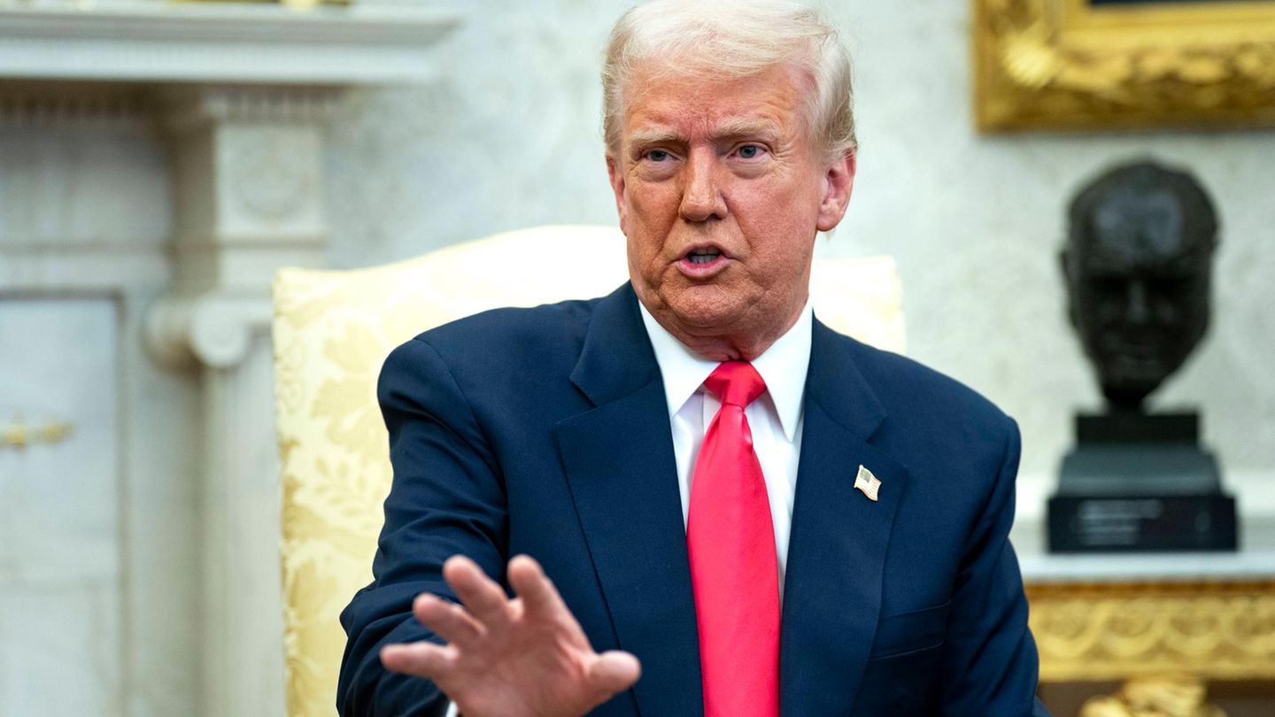 Donald Trump spricht mit Putin Mehr als zwei Stunden telefonierte Donald Trump am Dienstag mit Wladimir Putin. Den von ihm erhofften Waffenstillstand konnte der US-Präsident nicht erreichen.