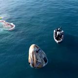 Die SpaceX-Kapsel "Crew Dragon", wie sie nach ihrer Landung sanft über dem Golf von Mexiko vor der Küste Floridas treibt. Nachdem sie aufgrund einer Raumschiff-Panne rund neun Monate länger als geplant auf der Internationalen Raumstation (ISS) verbringen mussten, sind die beiden US-Astronauten Suni Williams und Barry Wilmore endlich wieder sicher auf der Erde gelandet. Sie kehrten zusammen mit ihrem US-Kollegen Nick Hague und dem russischen Kosmonauten Alexander Gorbunow zurück