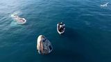 Die SpaceX-Kapsel "Crew Dragon", wie sie nach ihrer Landung sanft über dem Golf von Mexiko vor der Küste Floridas treibt. Nachdem sie aufgrund einer Raumschiff-Panne rund neun Monate länger als geplant auf der Internationalen Raumstation (ISS) verbringen mussten, sind die beiden US-Astronauten Suni Williams und Barry Wilmore endlich wieder sicher auf der Erde gelandet. Sie kehrten zusammen mit ihrem US-Kollegen Nick Hague und dem russischen Kosmonauten Alexander Gorbunow zurück