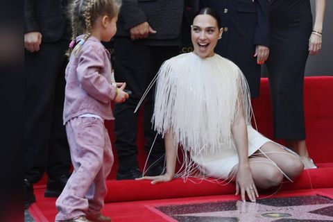 Gal Gadot hat nun einen Stern auf dem berühmten Walk of Fame. Auch ihre Töchter feierten mit.