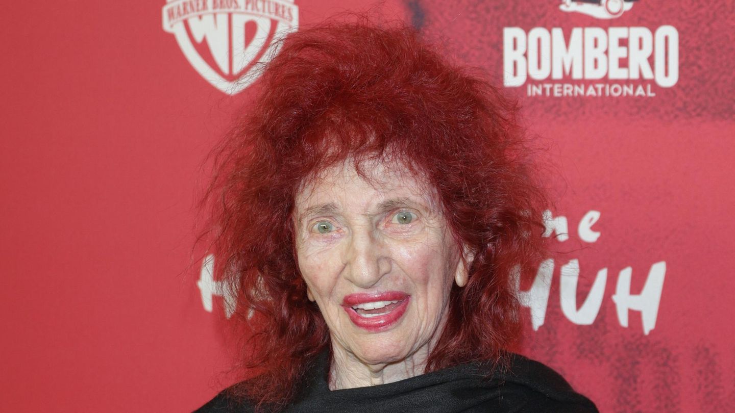 Peggy Parnass Die Autorin, Kolumnistin, Schauspielerin, Bürgerrechtlerin und NS-Zeitzeugin starb am 12. März im Alter von 97 Jahren. Parnass, deren Eltern im Konzentrationslager Treblinka ermordet wurden, hatte sich vor allem mit ihren Gerichtsreportagen einen Namen gemacht, die zwischen 1970 und 1978 in der Zeitschrift "Konkret" erschienen. Beachtung fand auch ihr Buch "Unter die Haut" (1983) und ihre autobiografisch durchsetzte Anthologie "Süchtig nach Leben" (1990)