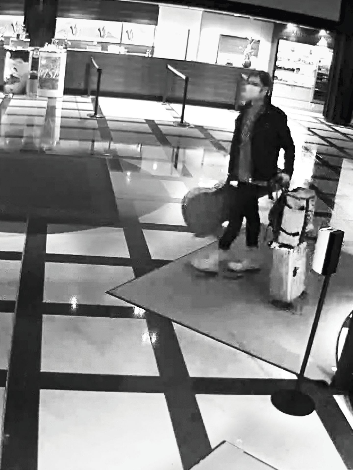 Video der Überwachungskamera: Gil Ofarim betritt am 4.10.21 das Westin Leipzig