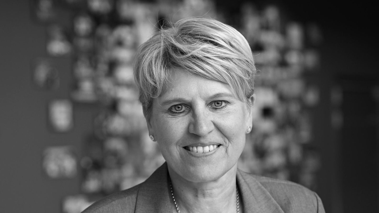 Doris Fitschen Die 144-malige Fußball-Nationalspielerin starb am 15. März im Alter von 56 Jahren nach schwerer Krankheit. Zwischen 1986 und 2001 trug sie 144 Mal das Trikot der deutschen Nationalmannschaft, 1989 gewann sie mit der DFB-Auswahl bei der Heim-EM den ersten internationalen Titel für die deutschen Fußballerinnen. Insgesamt viermal wurde sie Europameisterin, bei den Olympischen Spielen 2000 in Sydney gewann sie die Bronzemedaille