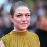 Die belgische Schauspielerin starb im Alter von 43 Jahren am 16. März. Sie litt an einer seltenen Krebserkrankung an der Nebenniere. Bekannt wurde Dequenne durch Filme wie "Rosetta" oder "Pakt der Wölfe". Für ersteren erhielt sie bereits im Alter von 17 Jahren den Preis für die beste Hauptdarstellerin beim Filmfest in Cannes. Auch danach wurde sie noch mehrfach ausgezeichnet