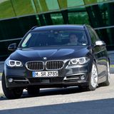 Der BMW 550i wird von einem 4,4 Liter großen V8-Doppelturbo mit zunächst 300 kW/408 PS und später 331 kW/450 PS angetrieben, der ihn spielend auf bis zu 250 km/h beschleunigt. Die Preise für ein guterhaltenes Gebrauchtmodell mit solider Servicehistorie starten aus den Baujahren 2013/2014 schon bei unter 20.000 Euro. Wer noch mehr Platz benötigt, entscheidet sich für den Kombi oder gar den 550i Gran Turismo mit dem Luxusniveau des größeren 7ers im Fond