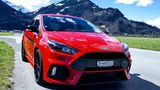 Es muss nicht immer die Nobelliga sein, um auf der linken Autobahnspur seine helle Freude zu haben. Bestes Beispiel ist der Ford Focus RS. Von der aktuellen Generation, die in diesem Jahr ausläuft, gibt es nur die zahmere ST-Variante, doch 2017/2018 war das 257 kW/349 PS starke Kompaktmodell eine echte Waffe, die einen VW Golf GTI und manch Sportwagen problemlos vernaschte