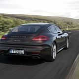 Einst war ein Porsche Panamera als sportliche Alternative zu Mercedes S-Klasse, Audi A8 oder 7er BMW für viele Autofans mit Preisen weit jenseits der 100.000 Euro unerschwinglich, doch heute ist ein 400 PS starker Porsche Panamera S für deutlich unter 30.000 Euro zu bekommen. Auf Wunsch gibt es mehr als 500 PS, Allradantrieb und eine beeindruckende Kombination aus Dynamik und Luxus