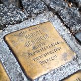 Margot Friedländer, gebürtige Bendheim, hat wie ihre Familie einen Stolperstein vor dem Haus Skalitzer Straße 32 in Kreuzberg erhalten. Dort lebte sie mit Bruder Ralph und Mutter Auguste. Die Eltern waren geschieden. Bruder, Mutter und Vater fanden den Tod im Holocaust, Margot überlebte in Theresienstadt und wanderte in die USA aus
