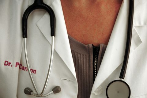 Medizinisches Personal mit Stethoskop