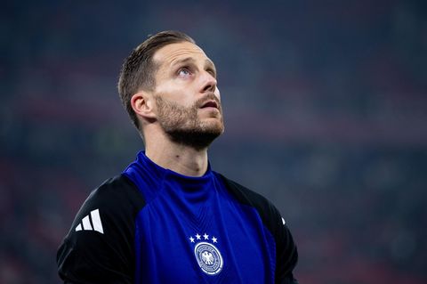 Oliver Baumann blickt vor seinem Länderspieleinsatz gegen Ungarn in den Himmel