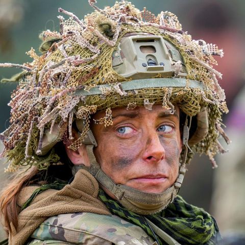 Im Namen Europas: Eine Soldatin bei einer Truppenübung der größten Nato-Operation des Jahres 2025