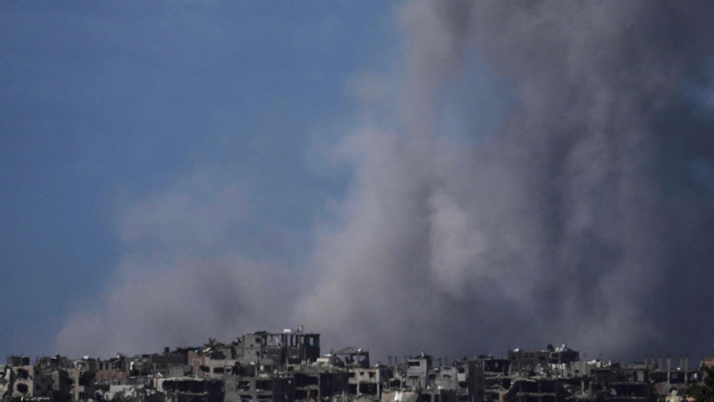 Gaza: Hamas reports 70 dead after air strikes from Israel