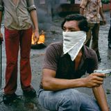 Mit kleinen Schusswaffen oder auch nur Macheten bewaffnet schlossen sich viele den Revolutionären an. Wie dieser Mann, der 1979 an Straßenschlachten in Managua teilnahm