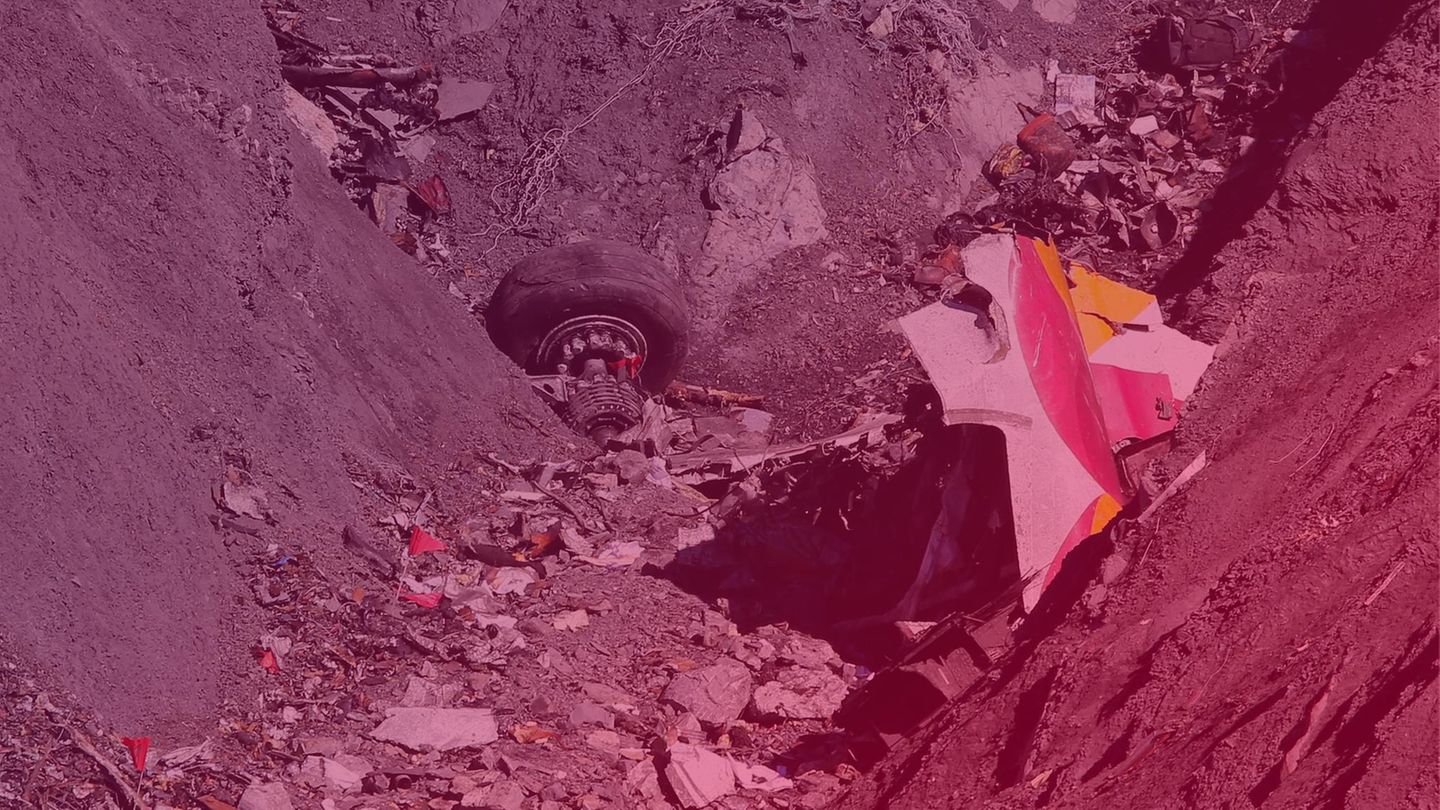 Wrackteile des Germanwings Airbus A320 in den französischen Alpen