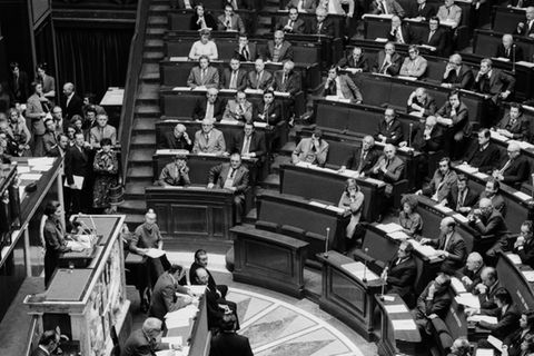 Simone Veil 1974 in der Nationalversammlung