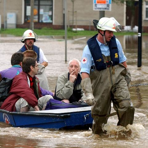 Mandatory year: rescue workers in the deployment in Saxony 2002