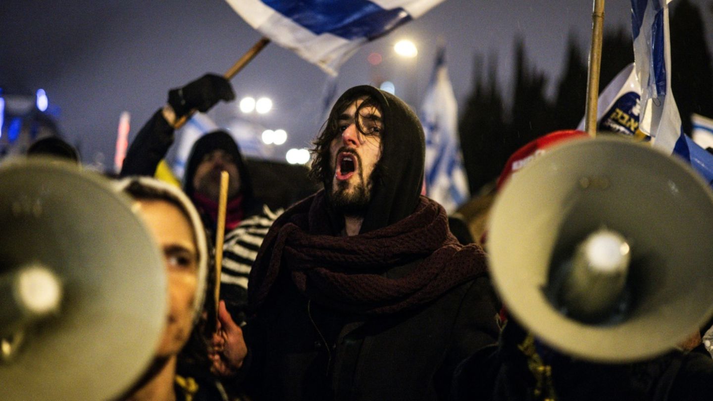 Proteste gegen die geplante Entlassung Ronen Bars in Jerusalem