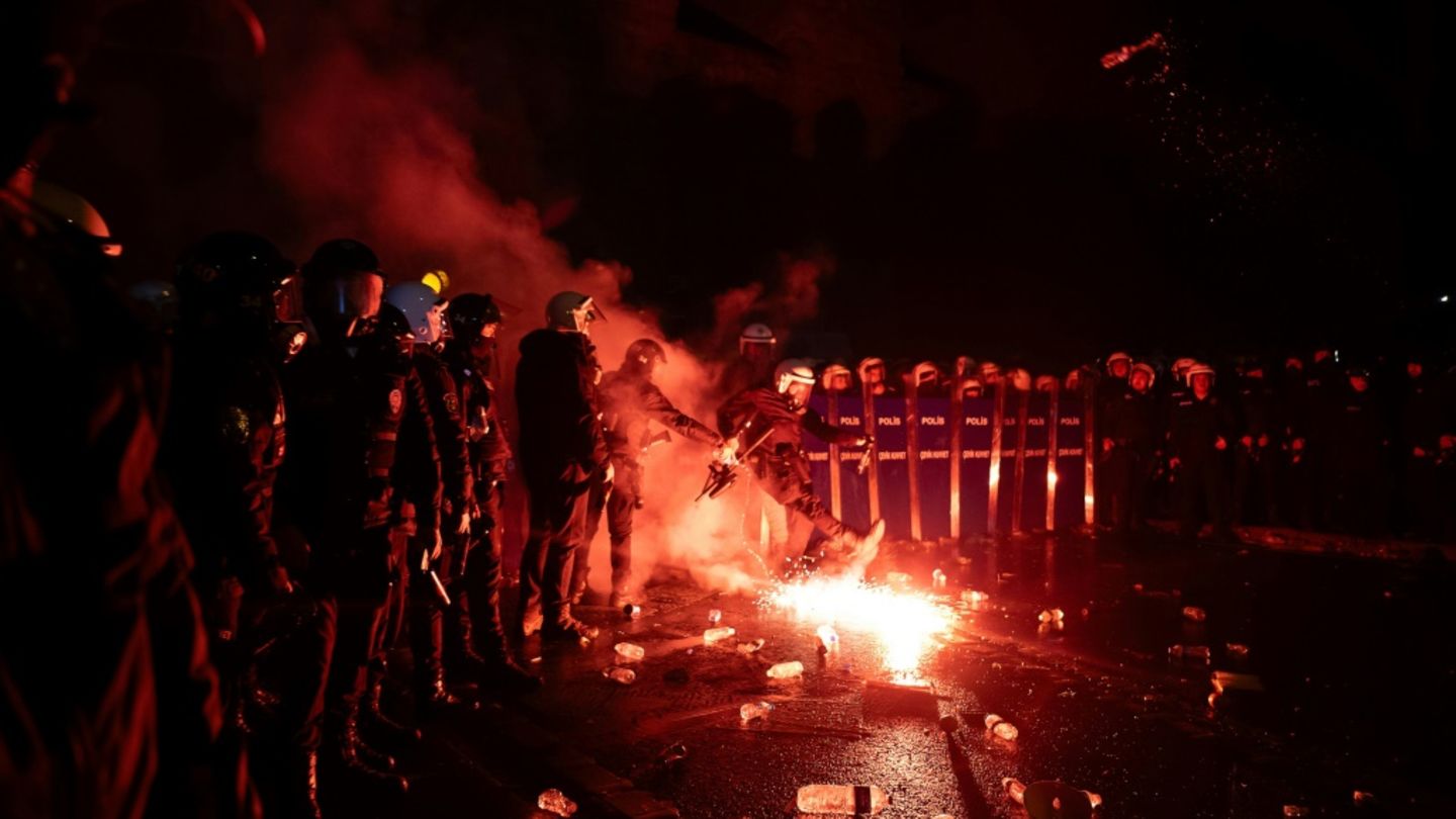 Proteste gegen die Festnahme von Imamoglu