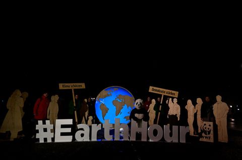 Earth Hour 2024 am Brandenburger Tor