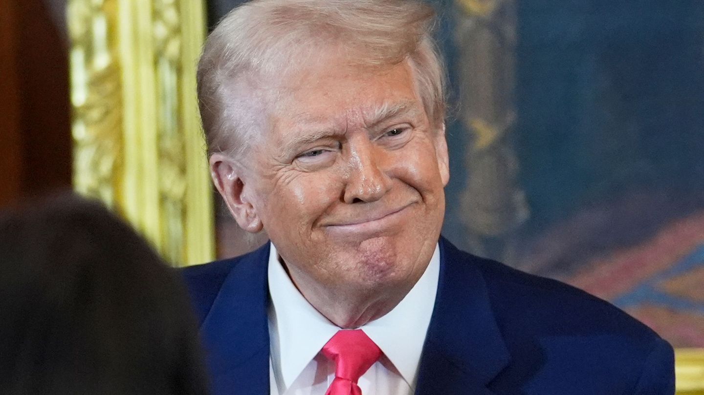 Donald Trump blocks secret information for bidges, flashing and Harris